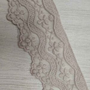 Puntilla de Encaje Elástico Floral con Borde Ondulado (Color Maquillaje) Ancho 6cm