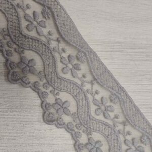 Puntilla de Encaje de Tul Bordado Floral Ancho 6 cm- Color Gris Plata