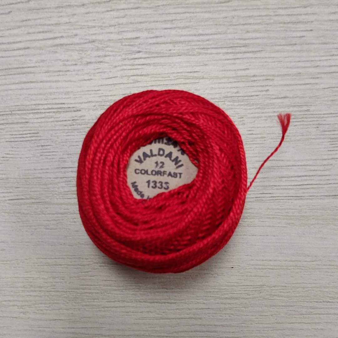 Hilo Valdani Perlé Tamaño 12 - Color 1333 (Rojo Intenso)