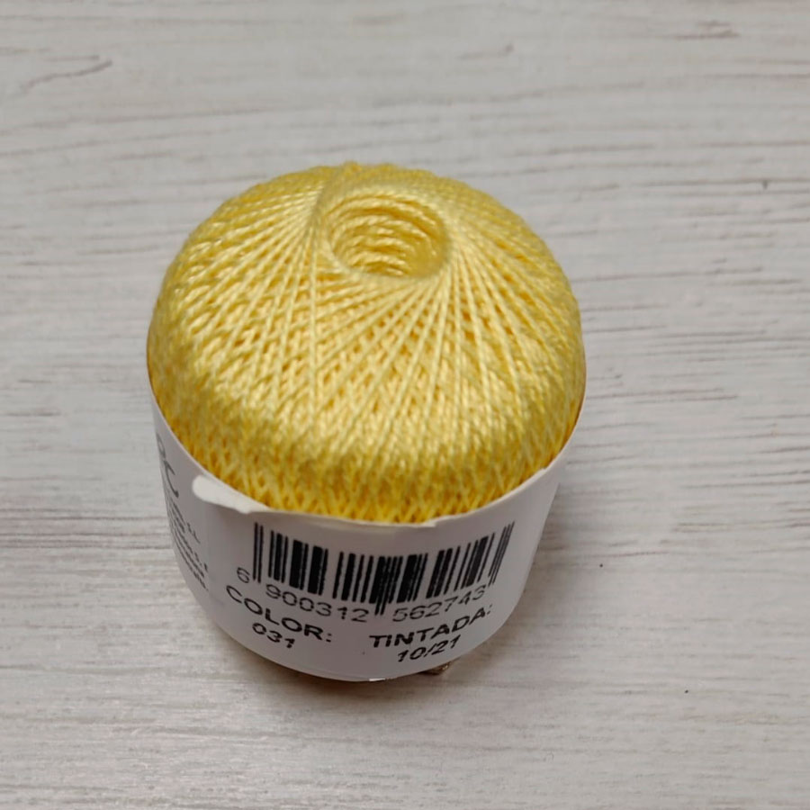 Ovillo de hilo de algodón Rosas Crafts número 12 color 031 amarillo claro para ganchillo
