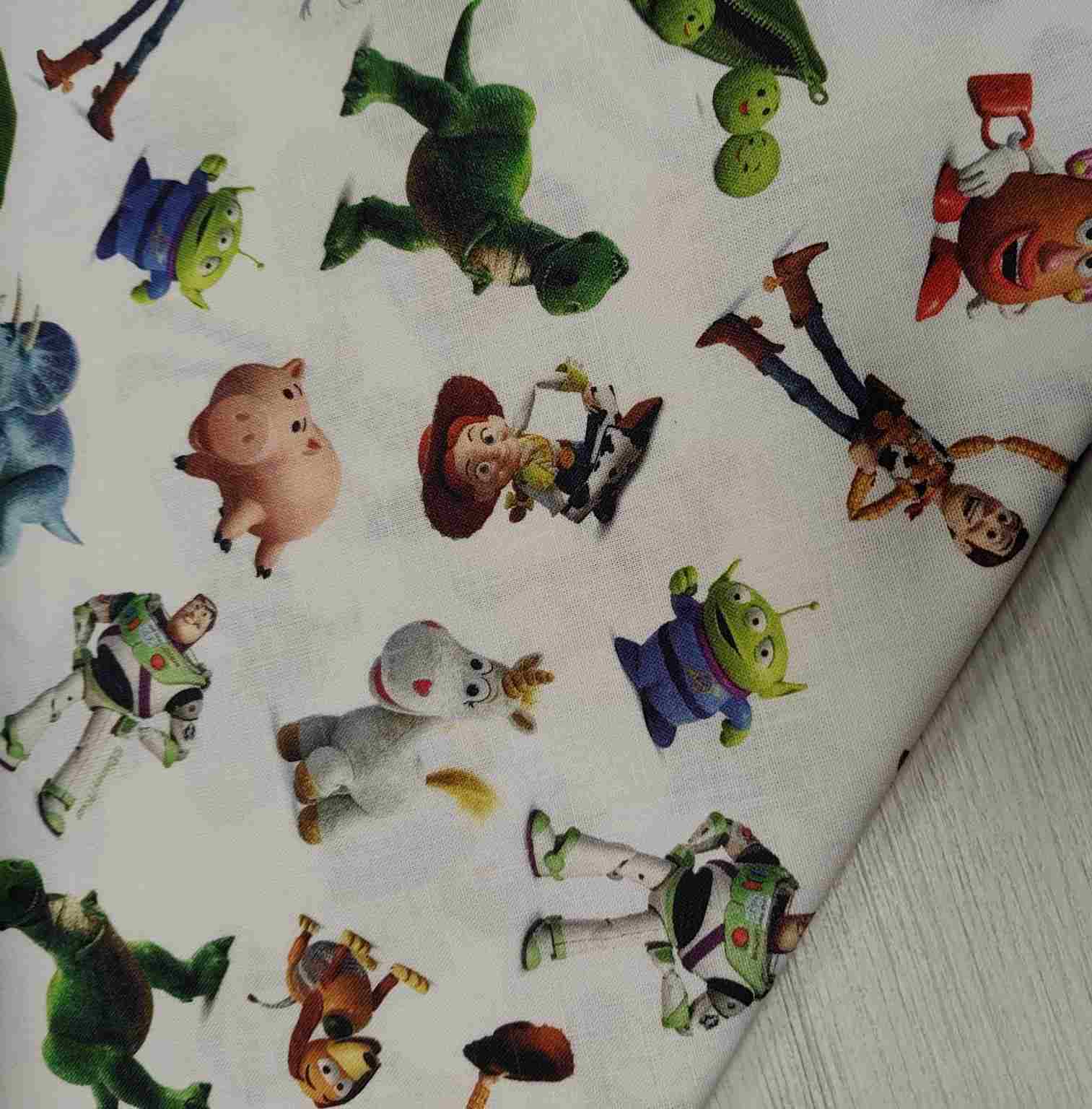Tela de Algodón 100% Estampado Toy Story Disney
