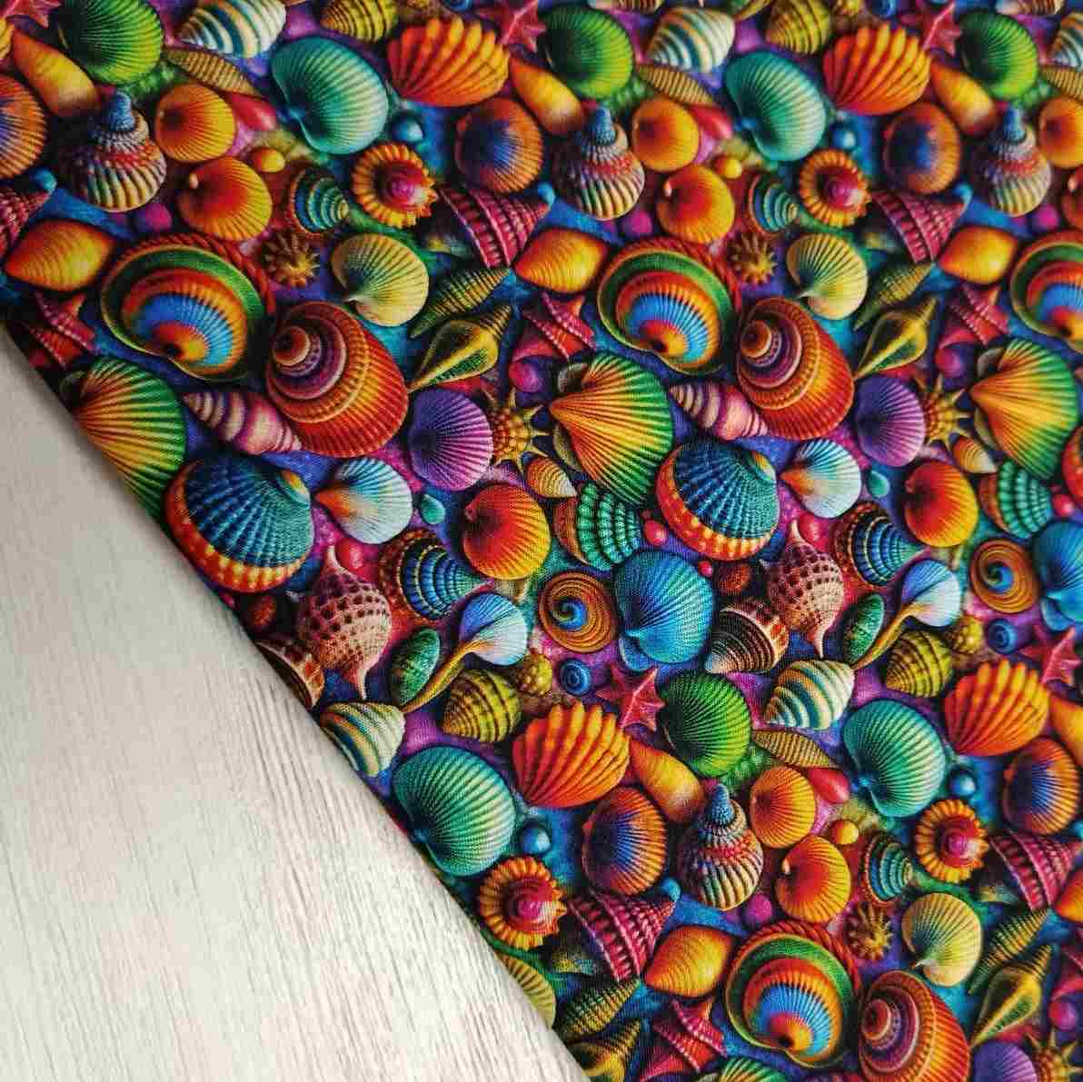 Tela de Algodón Estampado Conchas Multicolor Psicodélicas – Ancho 1,40m