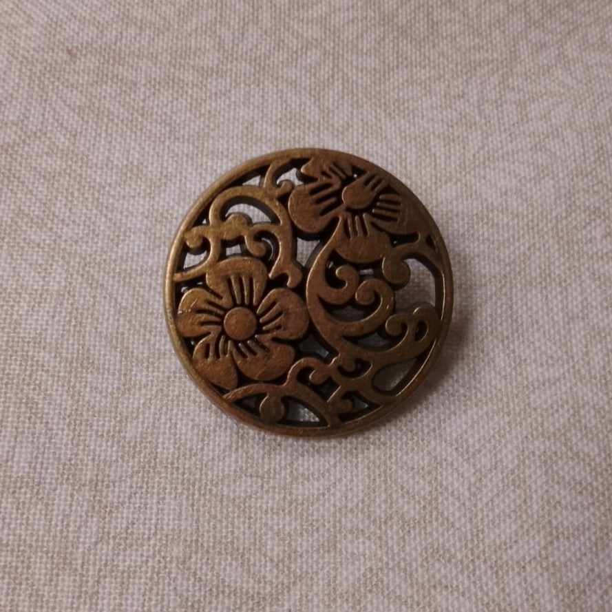 Botón Metálico Calado Bronce Envejecido Flores 40